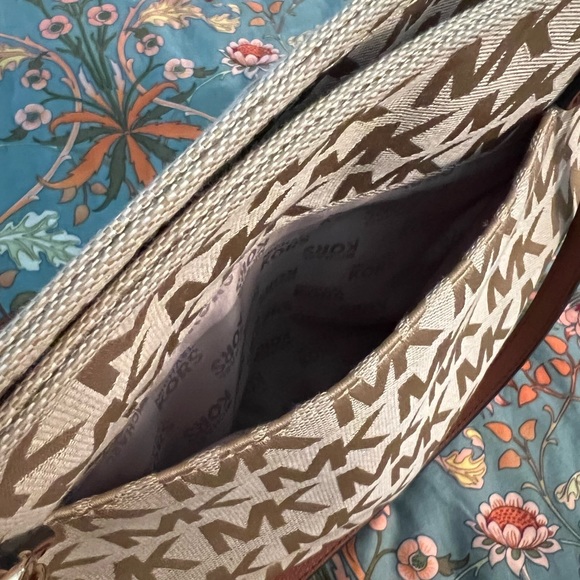 Michael Kors Jet Setter Purse - Picture 13 of 14